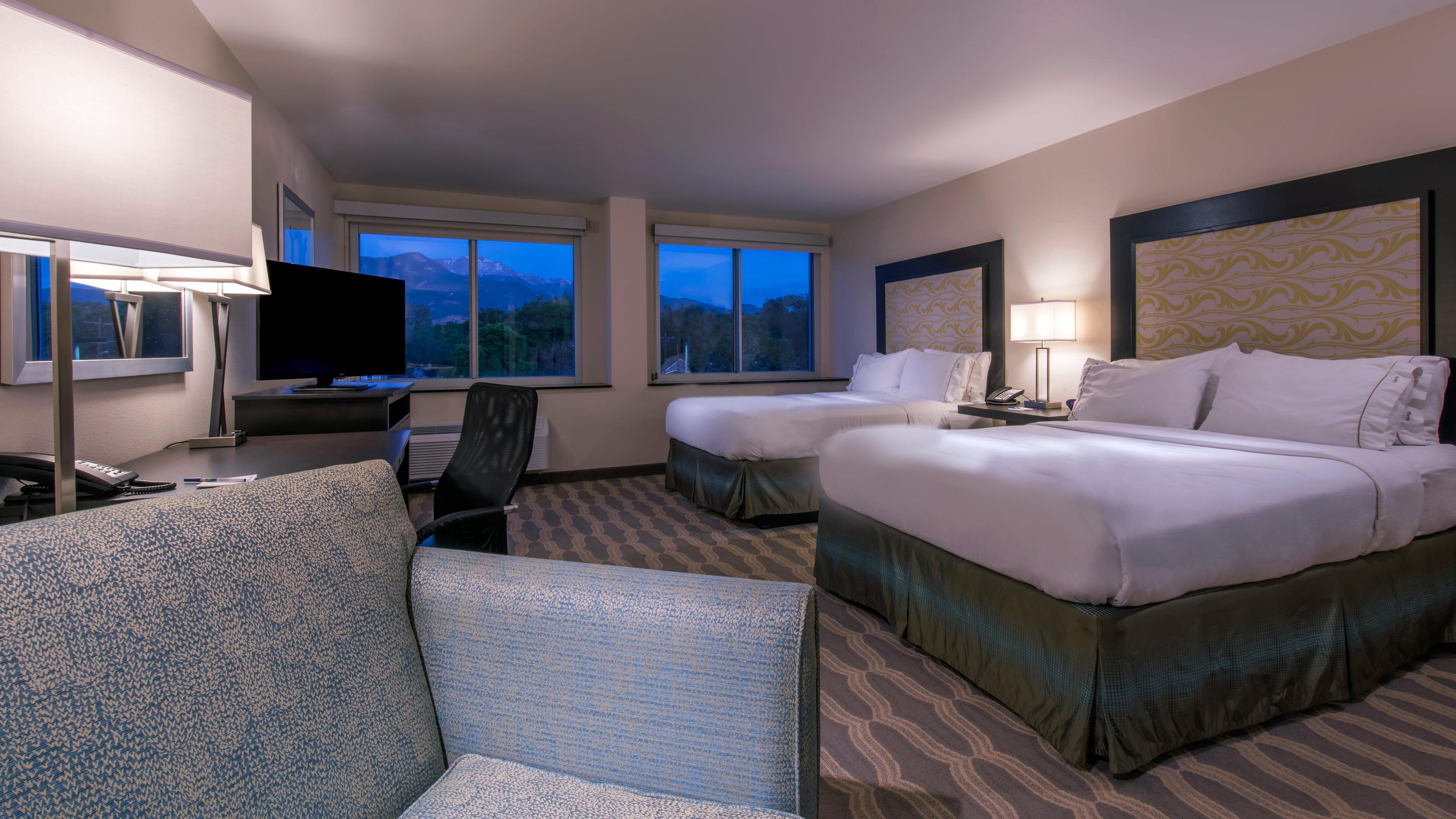 Holiday Inn Express & Suites Colorado Springs Central By Ihg Exterior photo