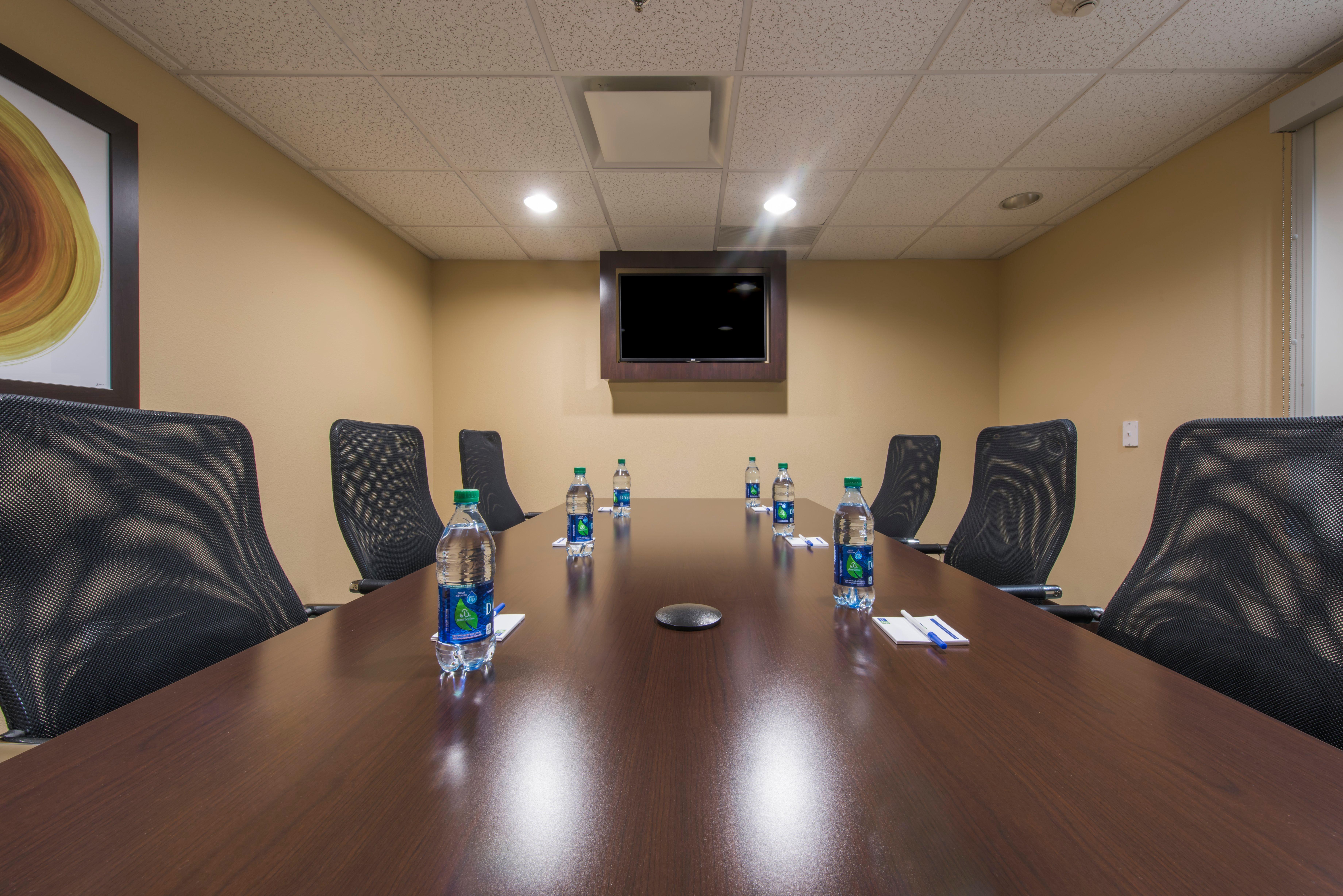 Holiday Inn Express & Suites Colorado Springs Central By Ihg Exterior photo