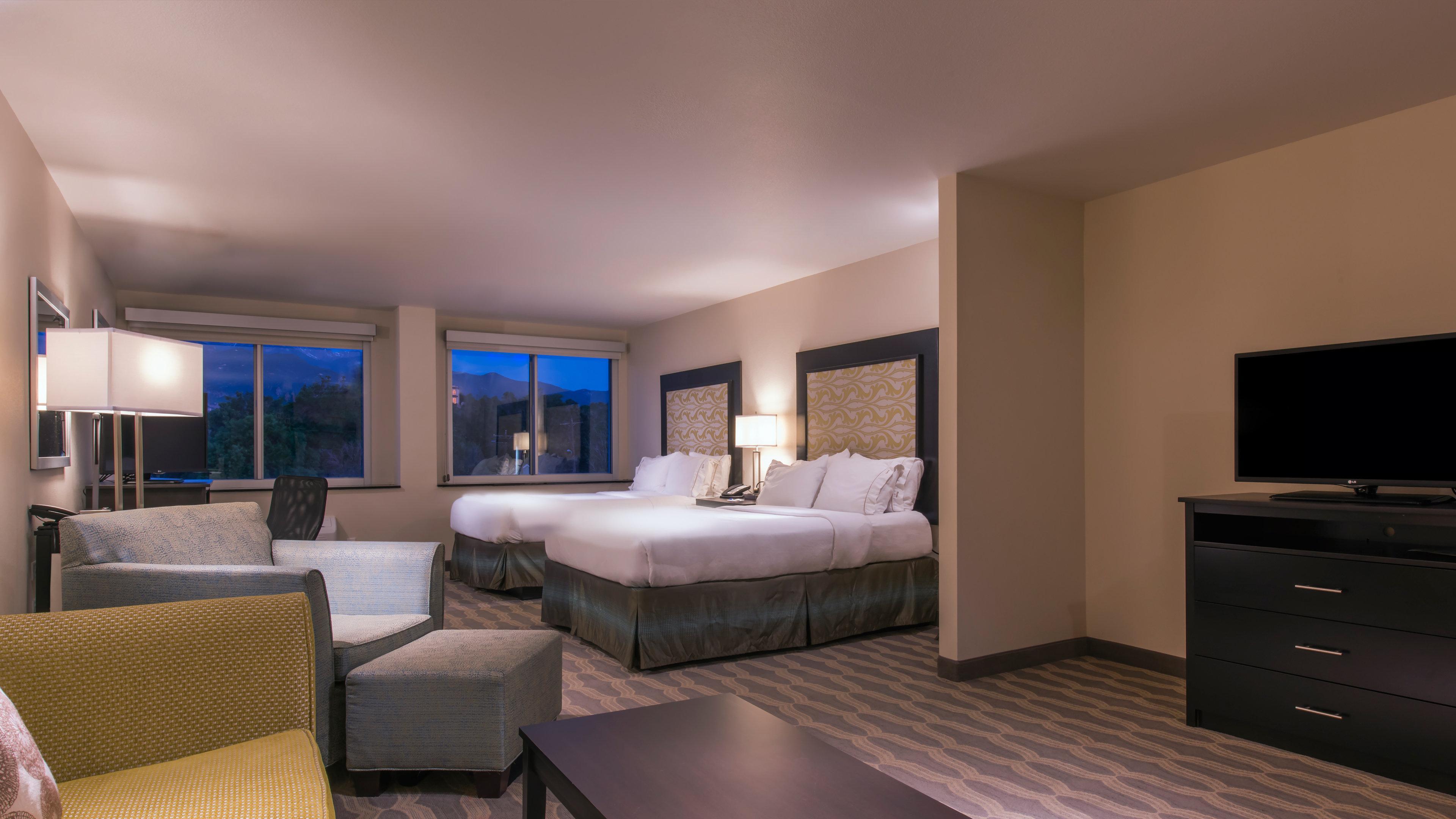 Holiday Inn Express & Suites Colorado Springs Central By Ihg Exterior photo