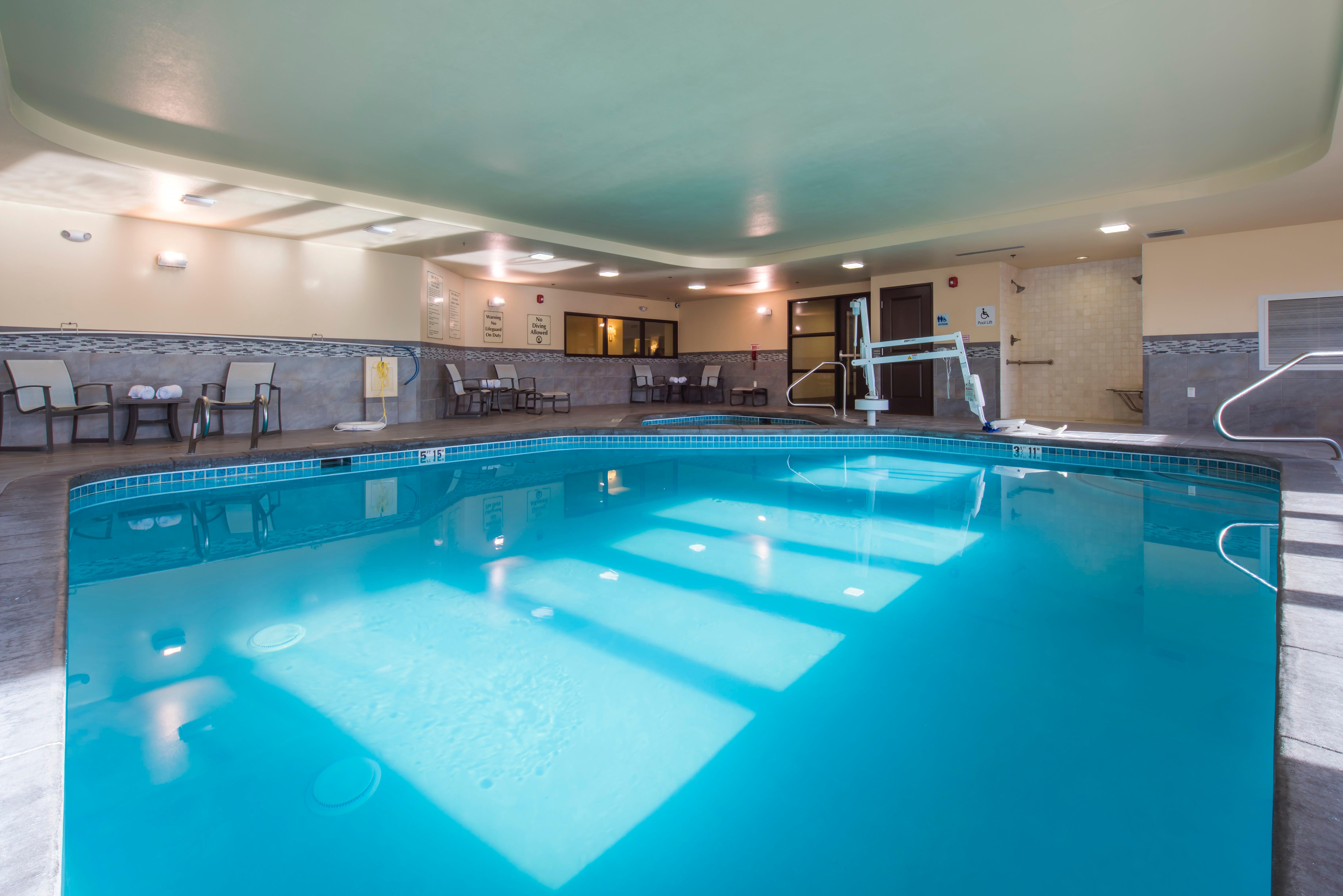 Holiday Inn Express & Suites Colorado Springs Central By Ihg Exterior photo