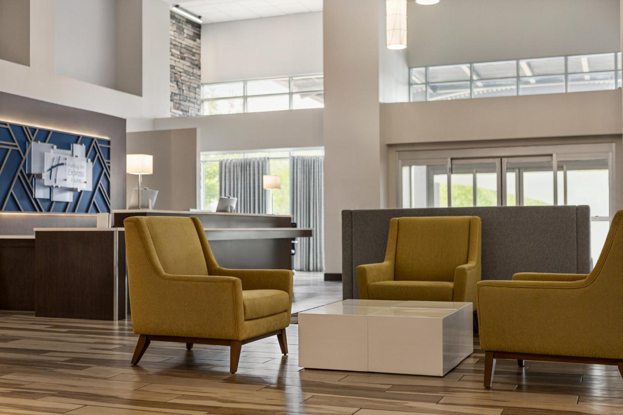 Holiday Inn Express & Suites Colorado Springs Central By Ihg Exterior photo