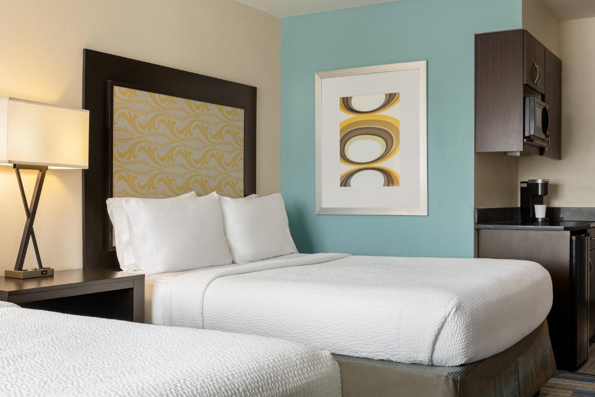 Holiday Inn Express & Suites Colorado Springs Central By Ihg Exterior photo